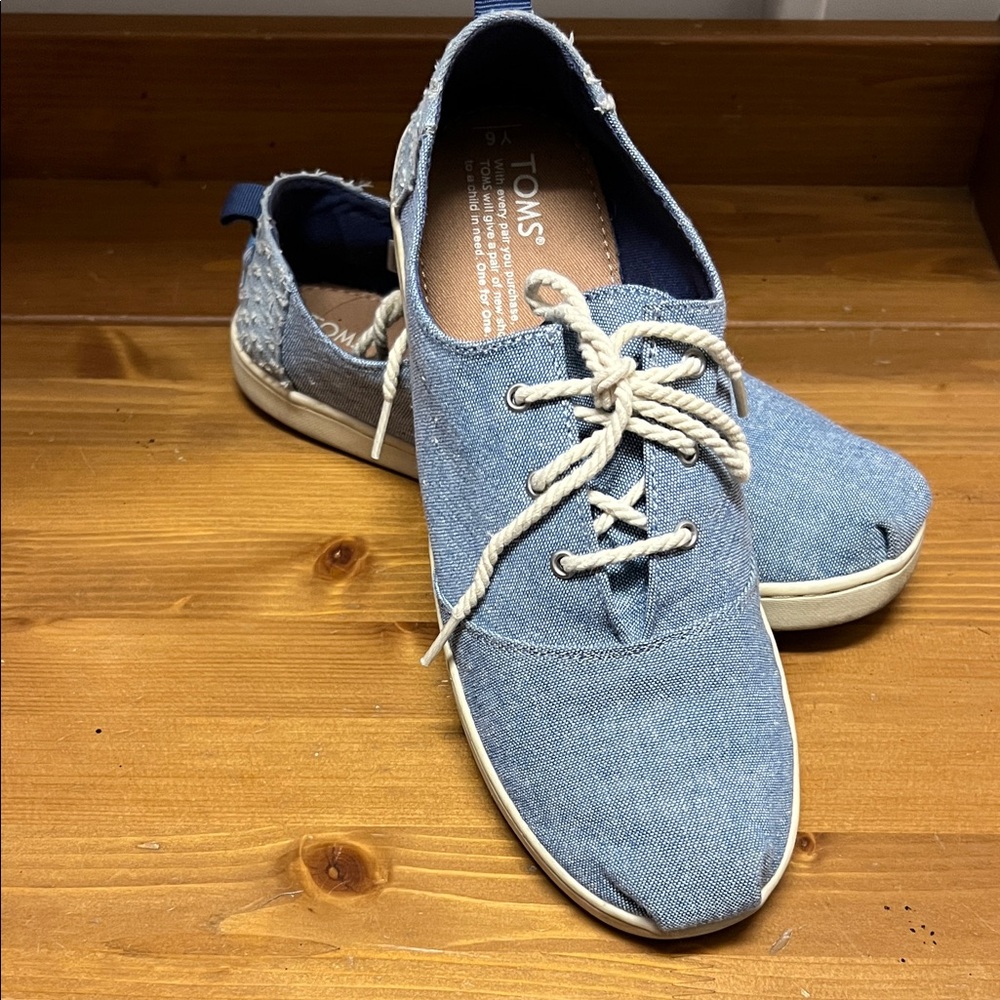 TOMS Women's Denim Blue Sneakers